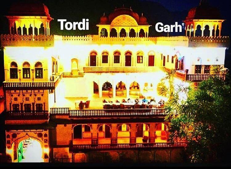 Tordi Garh Hotel Malpura  Esterno foto